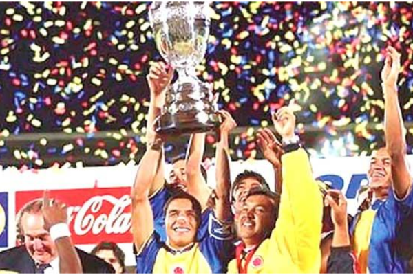 trofeo-de-la-copa-américa-colombia-2001 trofeo-de-la-copa-américa-colombia-2001