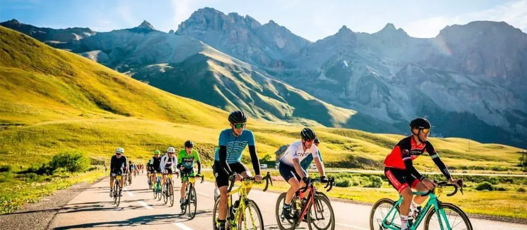 apostar en etapas de montaña frente a contrarreloj